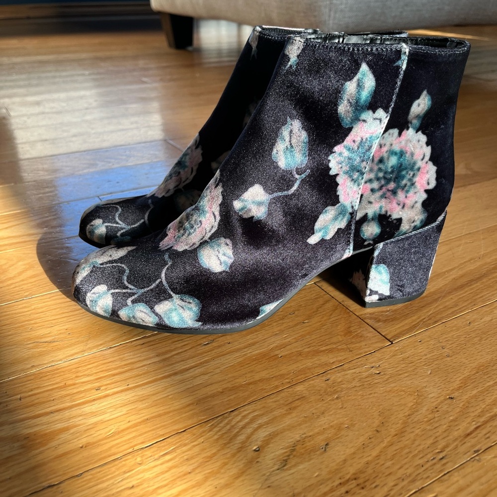 Sam Edelman Circus Velvet Floral Ankle Boot Sz 8.5